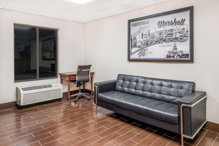 Super 8 By Wyndham Marshall - thumb 1