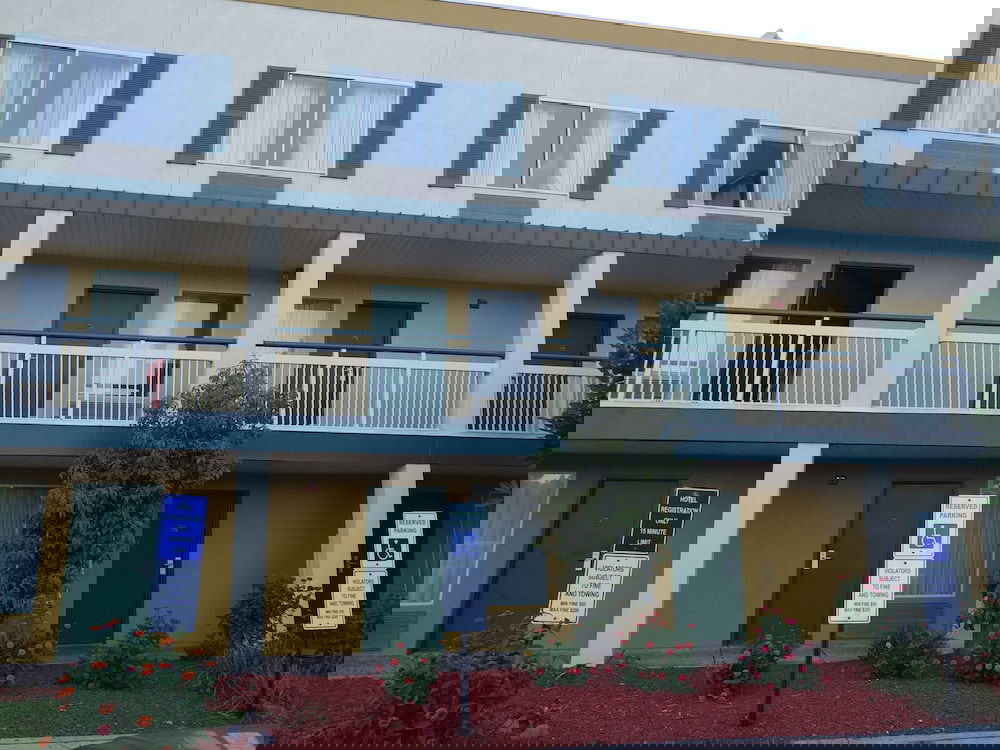 Super 8 By Wyndham New Cumberland - thumb 2