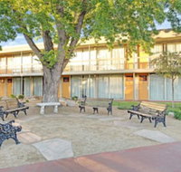 Super 8 by Wyndham Meadow Wood Courtyard - Accommodation Michigan