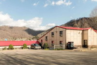 OYO Hotel Chapmanville Inn WV - Hwy 119