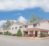 Super 8 by Wyndham Queensbury Glen Falls Lake George Area - Accommodation Michigan