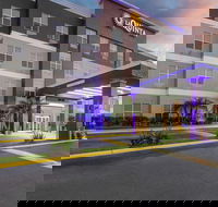 La Quinta Inn  Suites by Wyndham Tampa Central - Accommodation Michigan