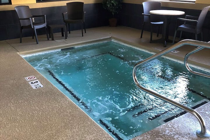 Best Western Inn & Suites - thumb 5