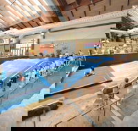 Six Flags Lodge  Indoor Waterpark - Accommodation Michigan