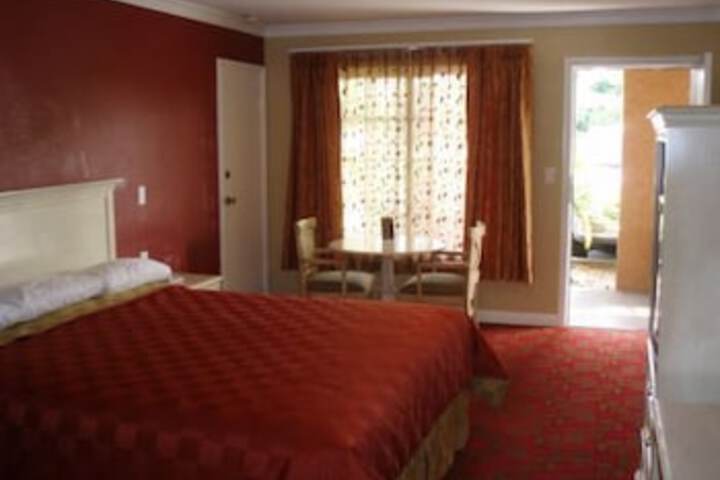 Abby's Anaheimer Inn - thumb 7