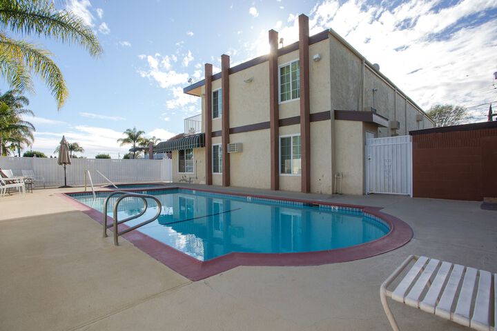 Abby's Anaheimer Inn - thumb 3