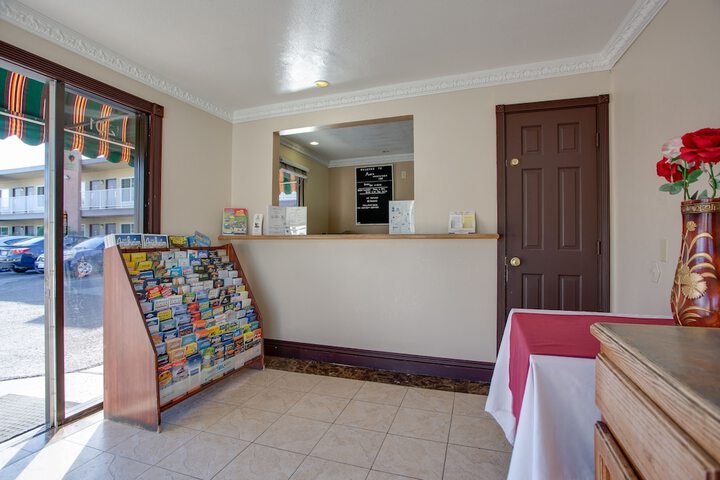 Abby's Anaheimer Inn - thumb 6