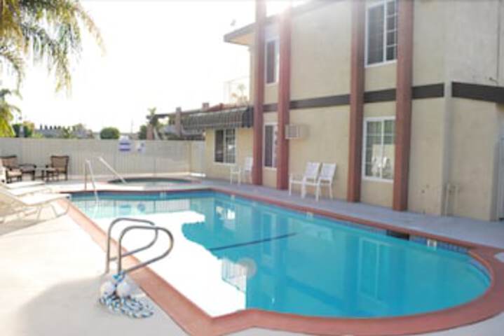 Abby's Anaheimer Inn - thumb 4