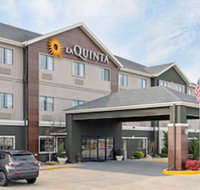 La Quinta Inn  Suites by Wyndham Ada - Accommodation Michigan