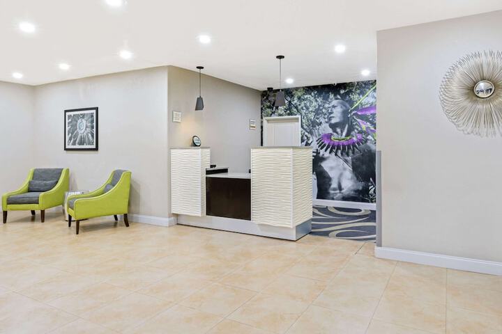 La Quinta Inn & Suites By Wyndham Ada - thumb 6