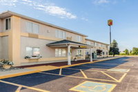 Super 8 by Wyndham Ionia MI