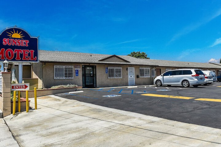 Sunset Motel - thumb 1