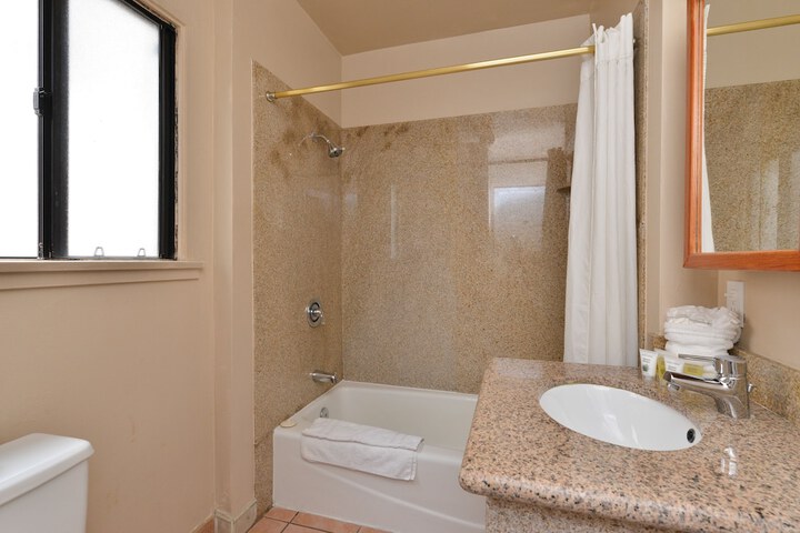 Pacific Shores Inn - thumb 7