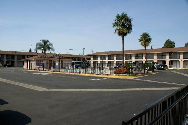 Colony Inn - thumb 3