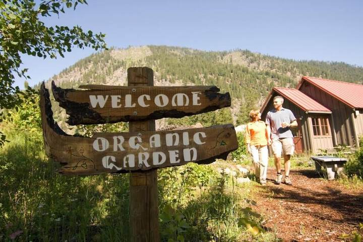 Sleeping Lady Mountain Resort - thumb 1