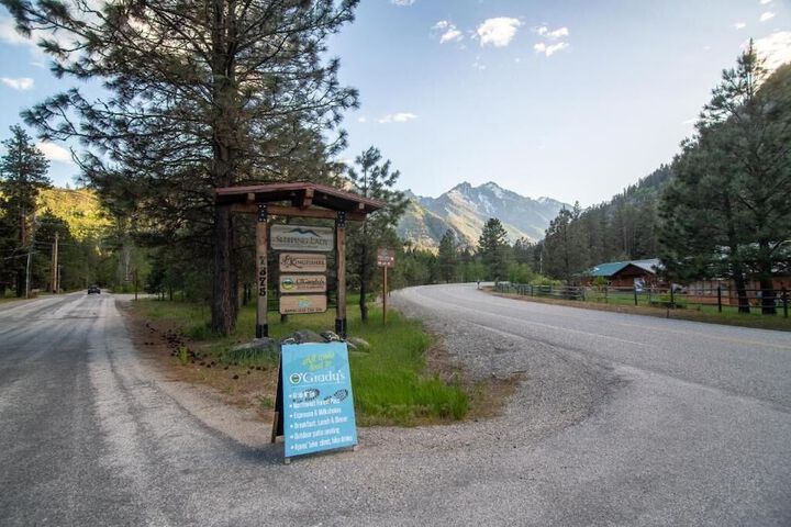 Sleeping Lady Mountain Resort - thumb 5