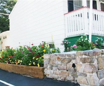 Bennington Motor Inn - thumb 0