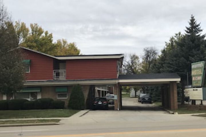 McGoverns Hotel And Suites - thumb 0