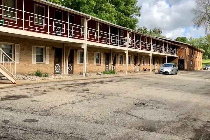 McGoverns Hotel And Suites - thumb 3