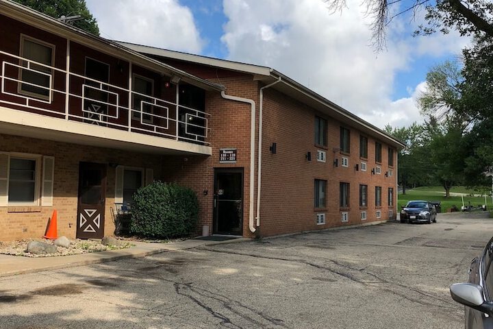 McGoverns Hotel And Suites - thumb 4