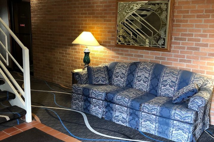 McGoverns Hotel And Suites - thumb 1