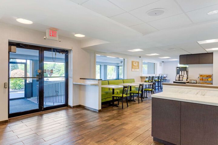 Econo Lodge Hicksville - thumb 2