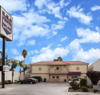 Knights Inn and Suites Bakersfield - Accommodation Michigan