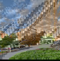 Arlington Court Suites a Clarion Collection Hotel