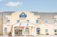 Days Inn  Suites by Wyndham Swainsboro