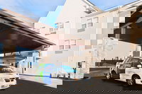 Holiday Inn Express  Suites Columbus Airport East an IHG Hotel