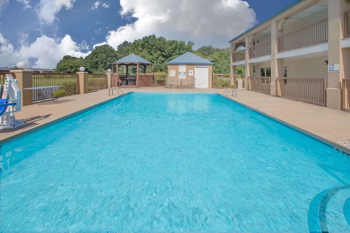 Days Inn & Suites By Wyndham Pine Bluff - thumb 3