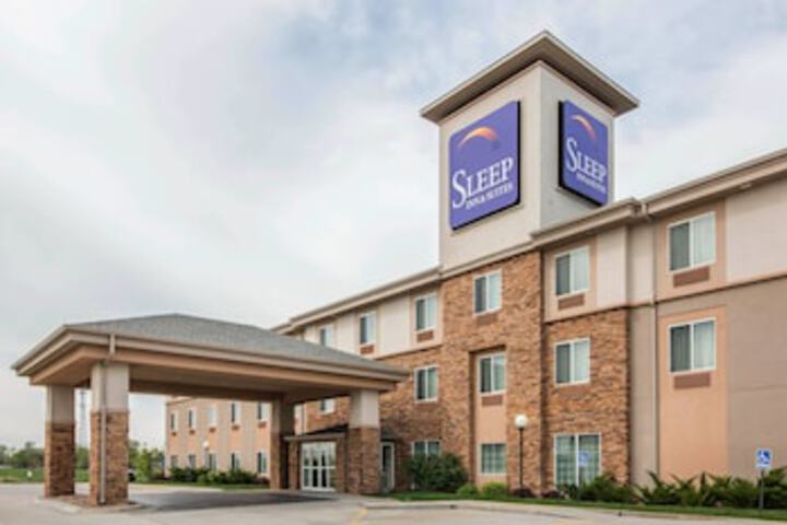 Sleep Inn And Suites Haysville - thumb 0