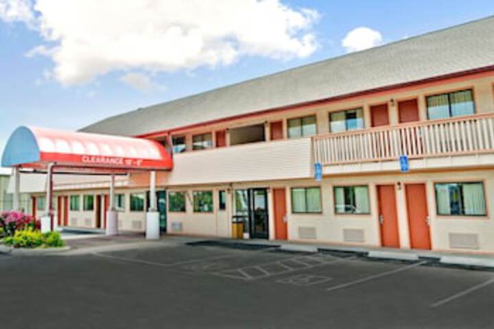 Days Inn By Wyndham Independence - thumb 0