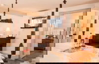 Caldwell House Bed  Breakfast