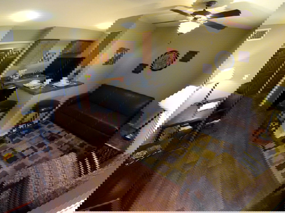 Eagle's Den Suites At Kenedy - thumb 4