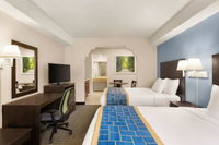 Days Inn  Suites by Wyndham Savannah Midtown
