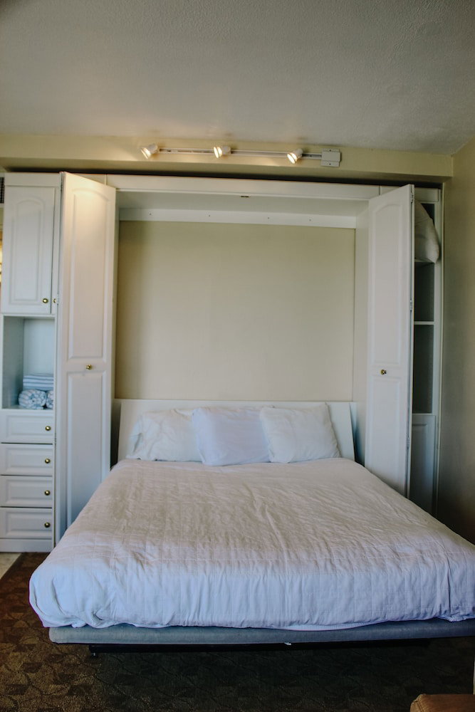 Outrigger Beach Club - thumb 5