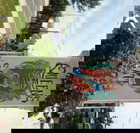 Queen's Gate Resort - Accommodation Michigan