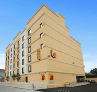 Super 8 by Wyndham Bronx - Accommodation Michigan