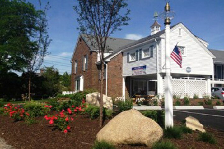 Craigville Beach Inn - thumb 0