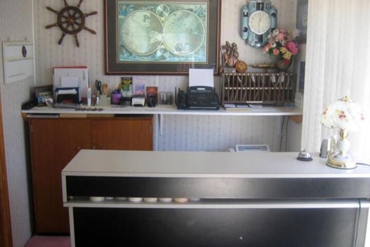 Knotty Pine Motel - thumb 7