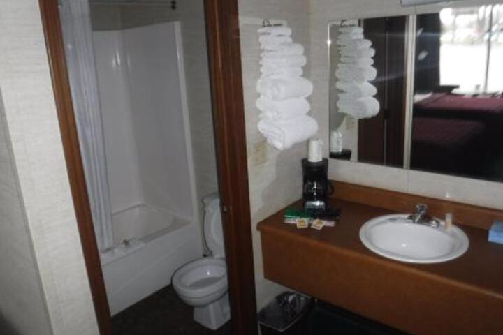 Colonial Mountain Inn - thumb 3