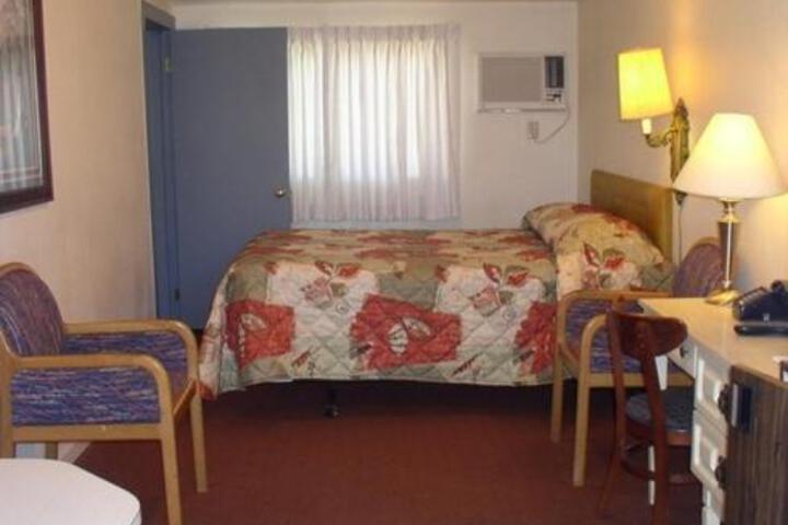 Hacienda Motel - thumb 2