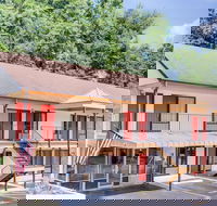 Days Inn by Wyndham Downtown Aiken - Accommodation Michigan