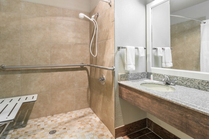 Super 8 By Wyndham Cornelia - thumb 5