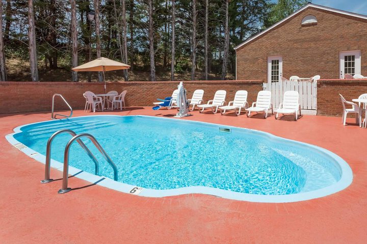 Super 8 By Wyndham Cornelia - thumb 1