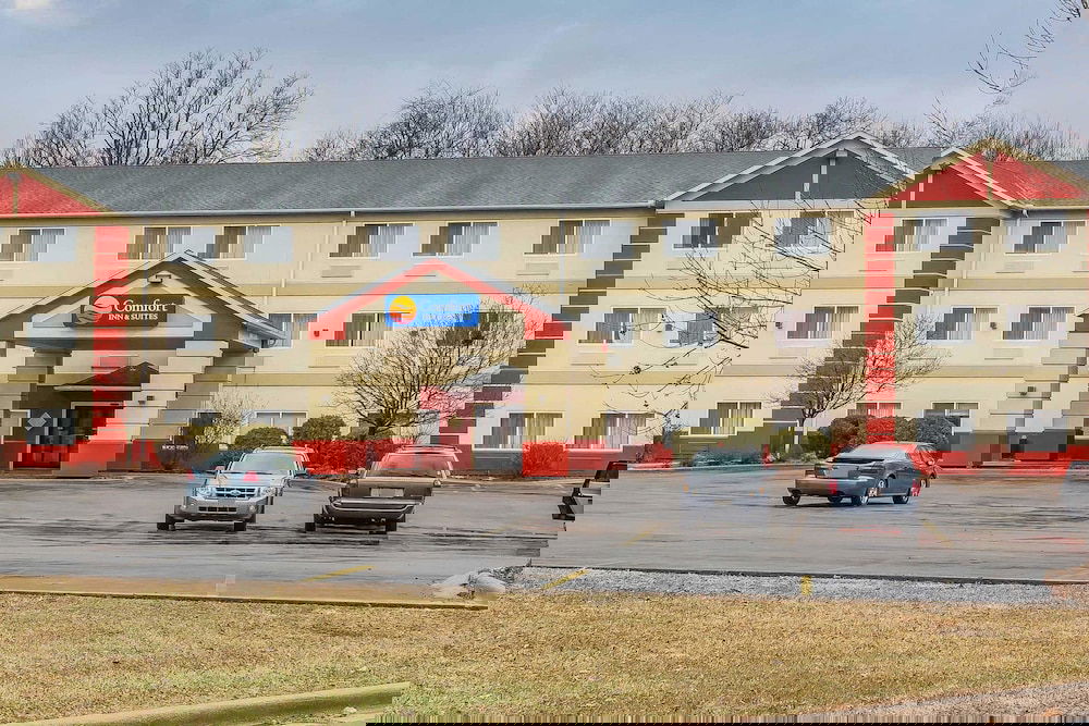 Comfort Inn & Suites East Moline Near I-80 - thumb 1