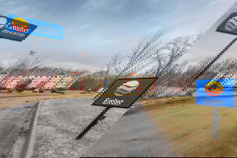 Comfort Inn & Suites East Moline Near I-80 - thumb 2