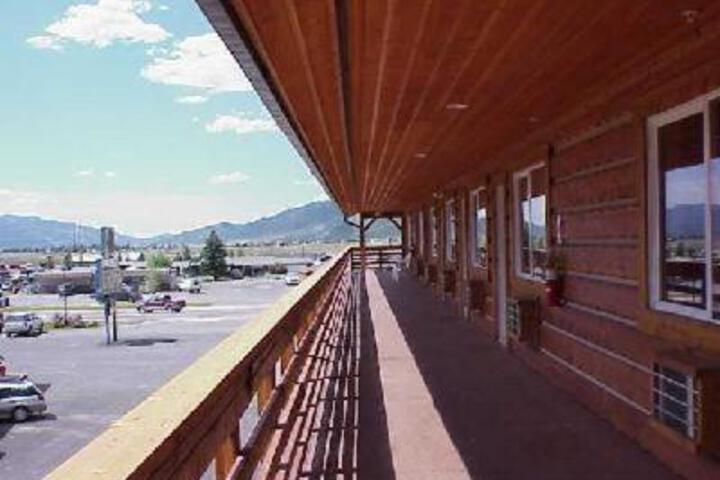 The Bull Moose Lodge - thumb 6