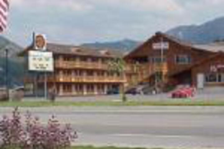 The Bull Moose Lodge - thumb 0